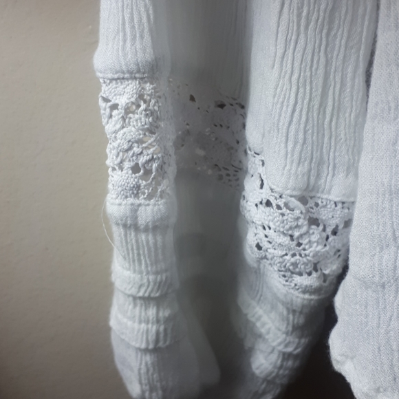 Hollister white summer blouse - Picture 4 of 5